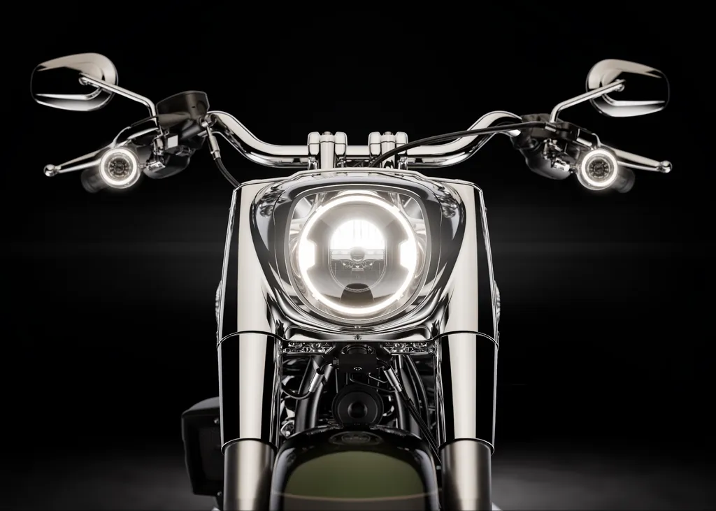 Frontansicht einer Harley-Davidson Fat Boy: Scheinwerfergehäuse, Lenker und Spiegel