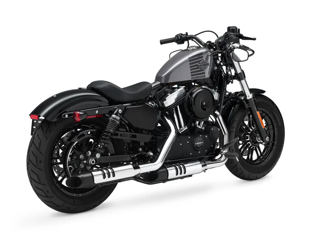 Harley-Davidson Forty-Eight XL1200X von 2017, Studiofoto, Dreiviertelansicht von hinten oben