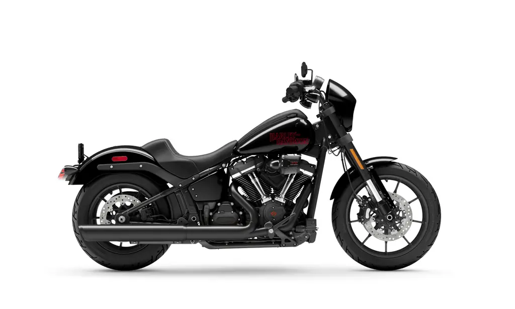 Harley-Davidson Low Rider S von 2026, schwarz, rechte Seite, Studioaufnahme, mit kleiner Viertelverkleidung