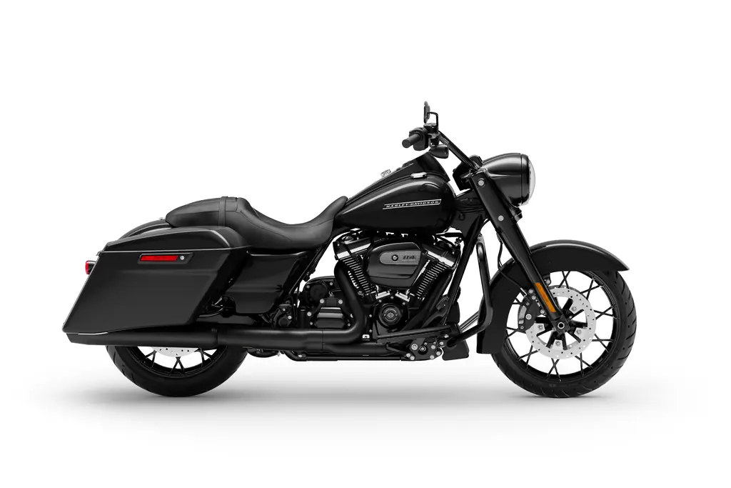 Harley-Davidson Road King Special von 2020, rechte Seite, Studioaufnahme, geschwärzte Optik und ohne Windschild