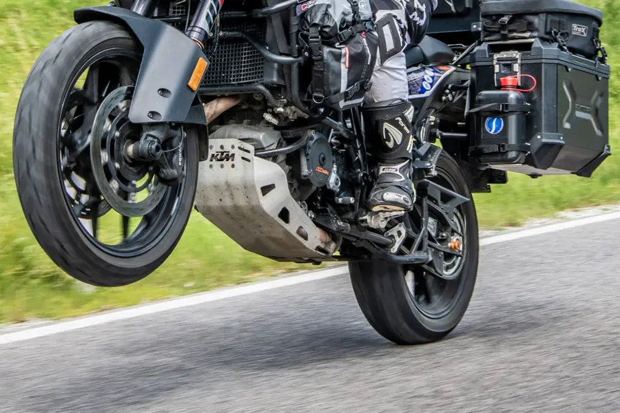 SW-Motech Gepäcksystem an einer Adventure-Touring-Maschine montiert
